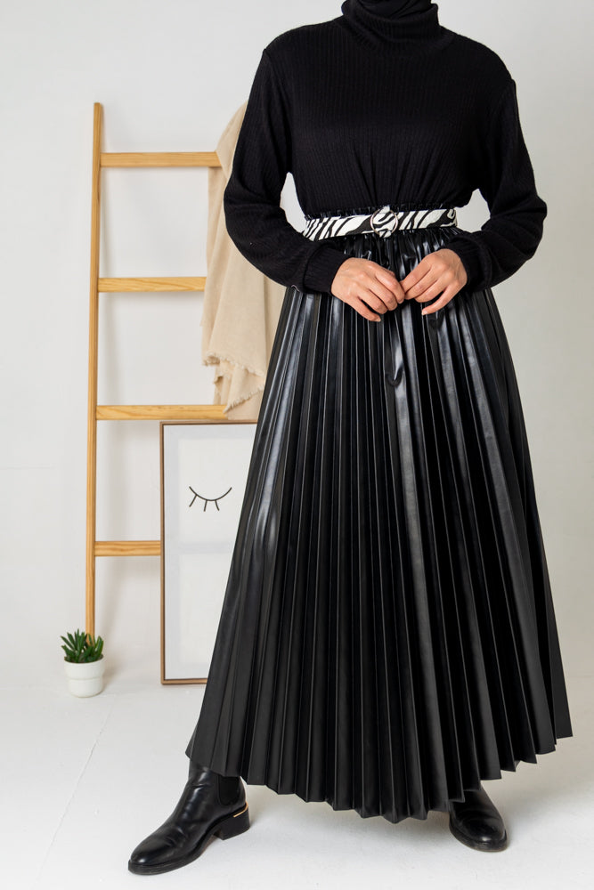 Black leather pleated skirt