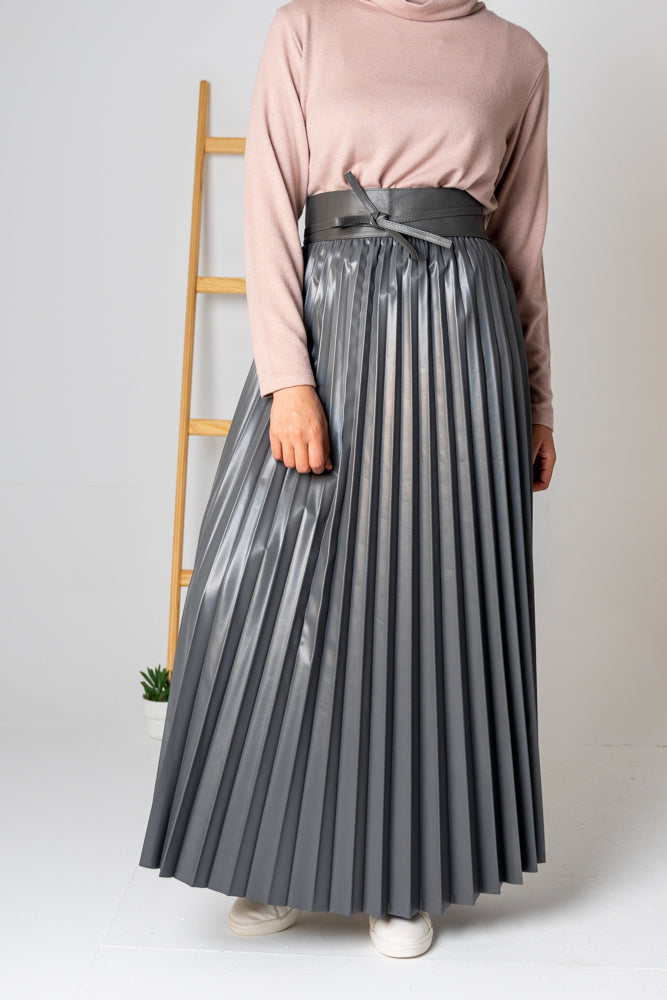 Gray leather pleated skirt